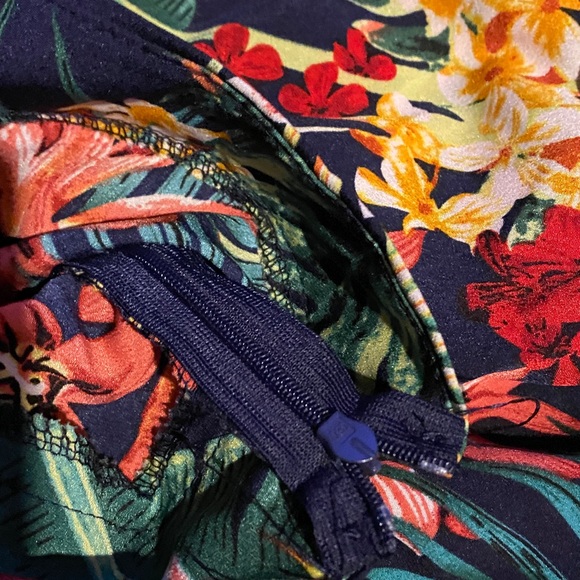 Floral Two Piece - Picture 3 of 6